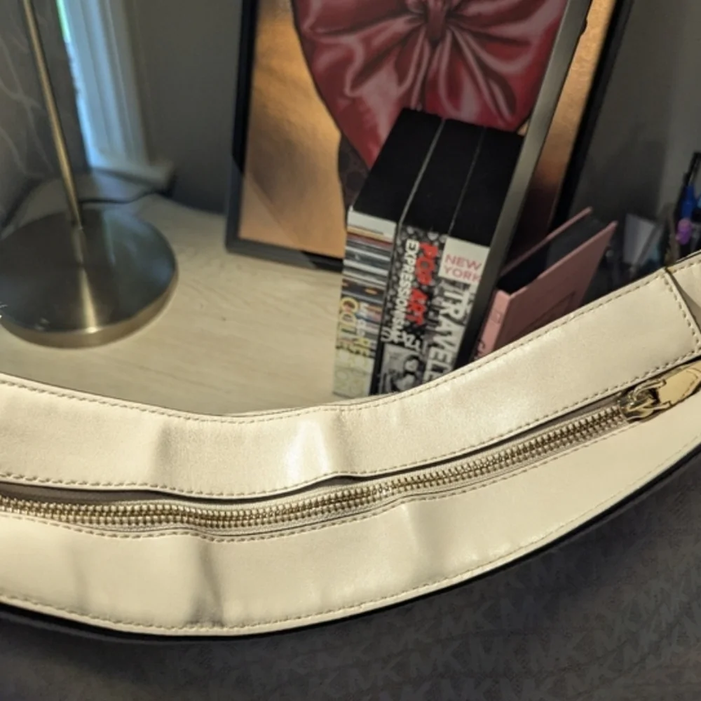 Michael Kors Griffin Large Hobo Bag Natural Vanilla